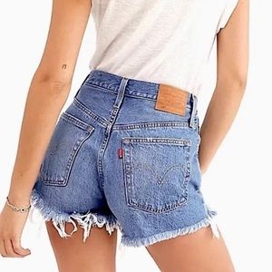 {SOLD} Levi’s Wedgie Cut Offs